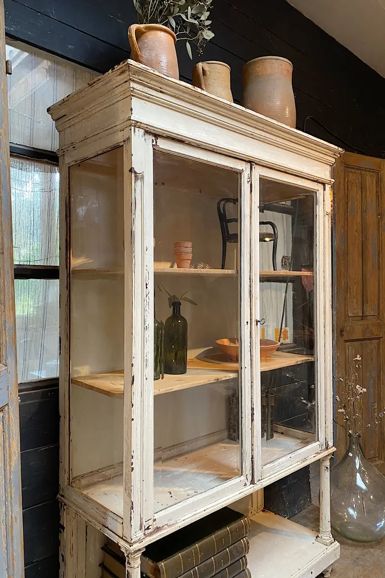 Ancienne vitrine médicale patinée en bois Début XXème