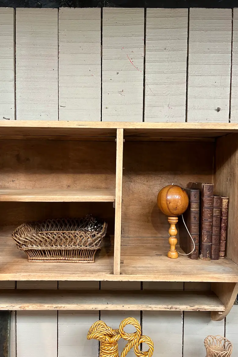 Ancienne vitrine murale en bois Début XXème