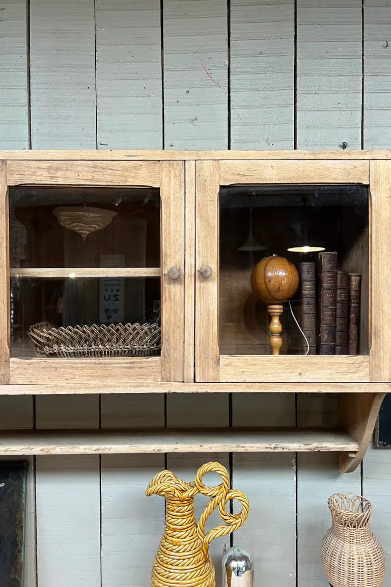 Ancienne vitrine murale en bois Début XXème