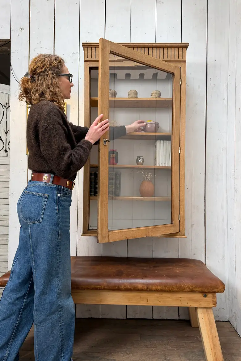 Ancienne vitrine murale en chêne