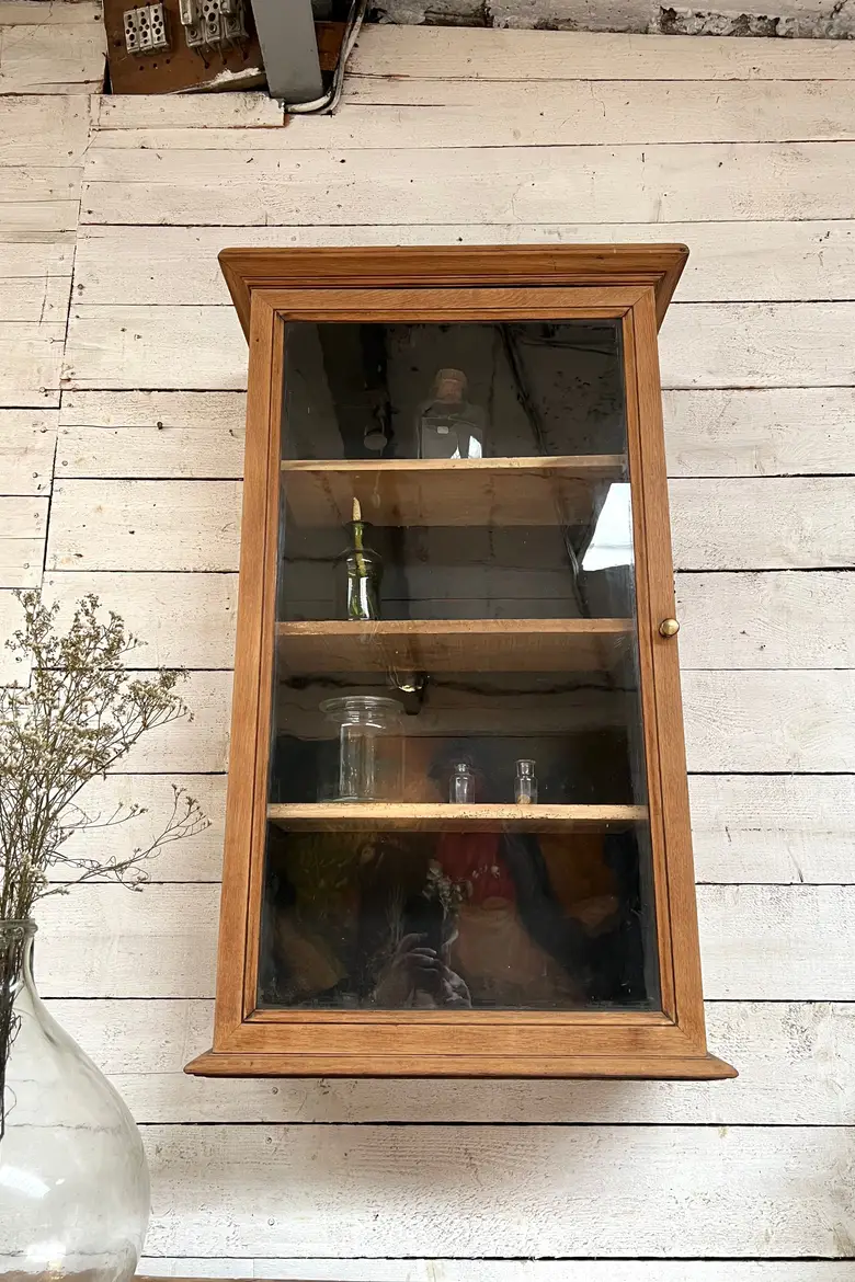 Ancienne vitrine murale en chêne Début XXème