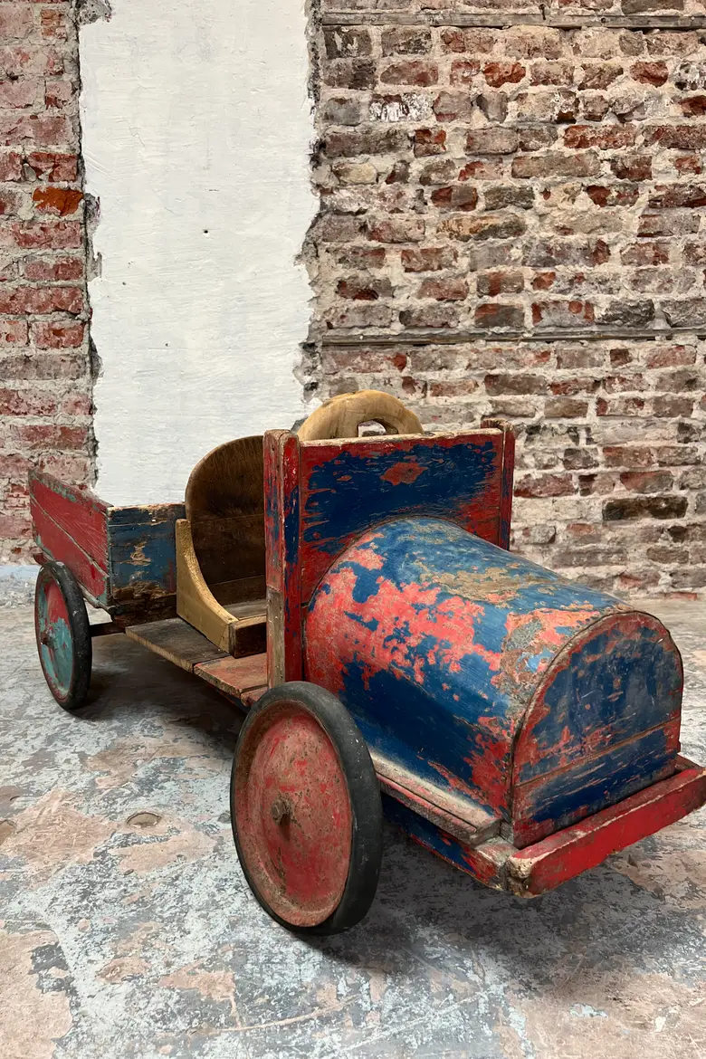 Ancienne voiture d’enfant