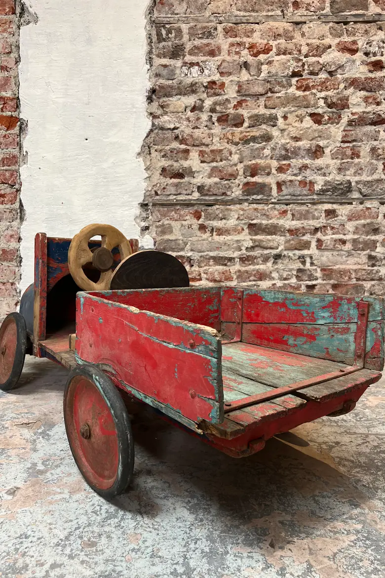 Ancienne voiture d’enfant