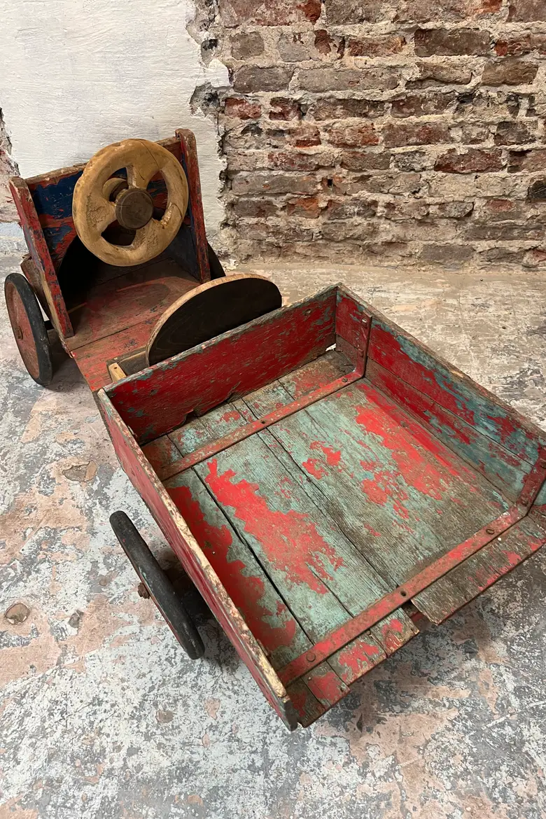 Ancienne voiture d’enfant