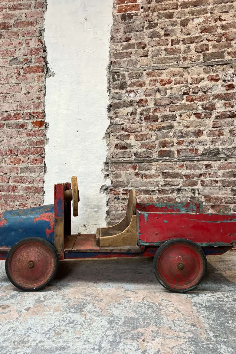Ancienne voiture d’enfant