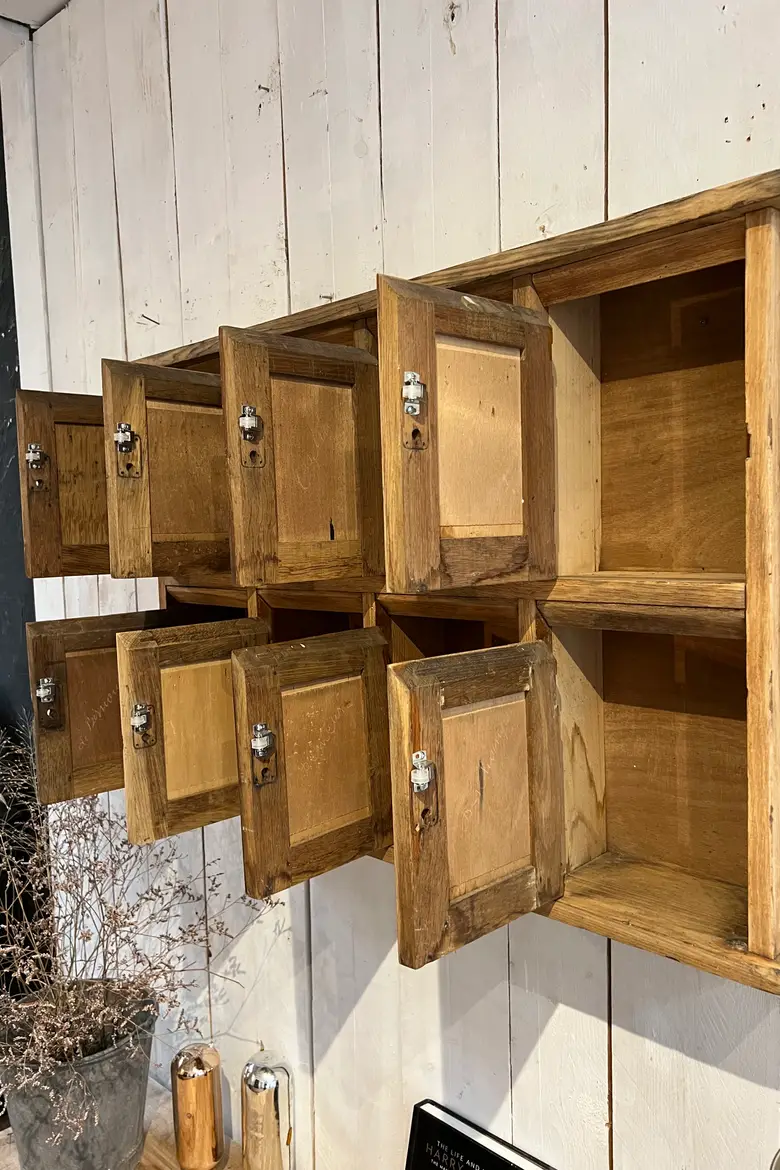 Anciennes boîtes aux lettres en chêne Début XXème