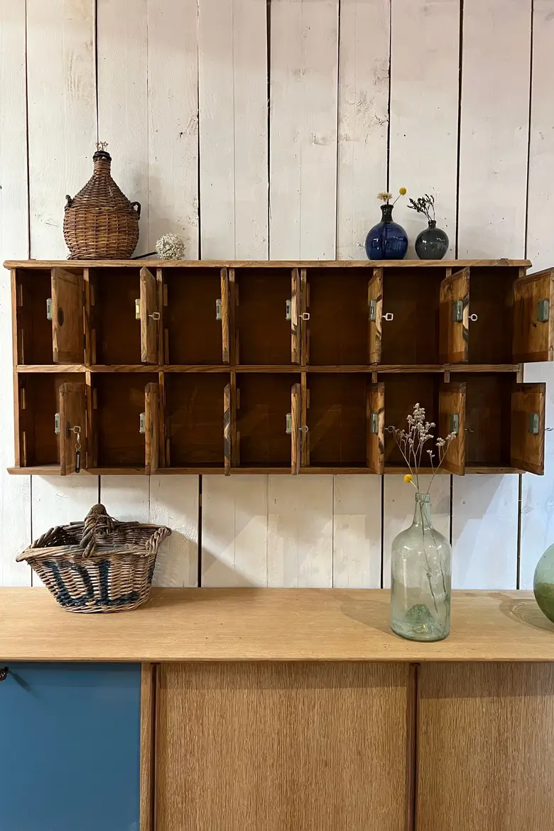 Anciennes boîtes aux lettres en orme Début XXème