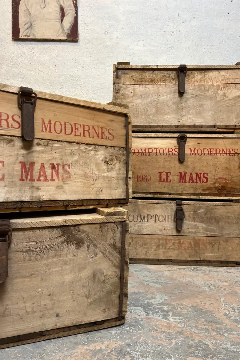 Anciennes caisses de stockage – 1969