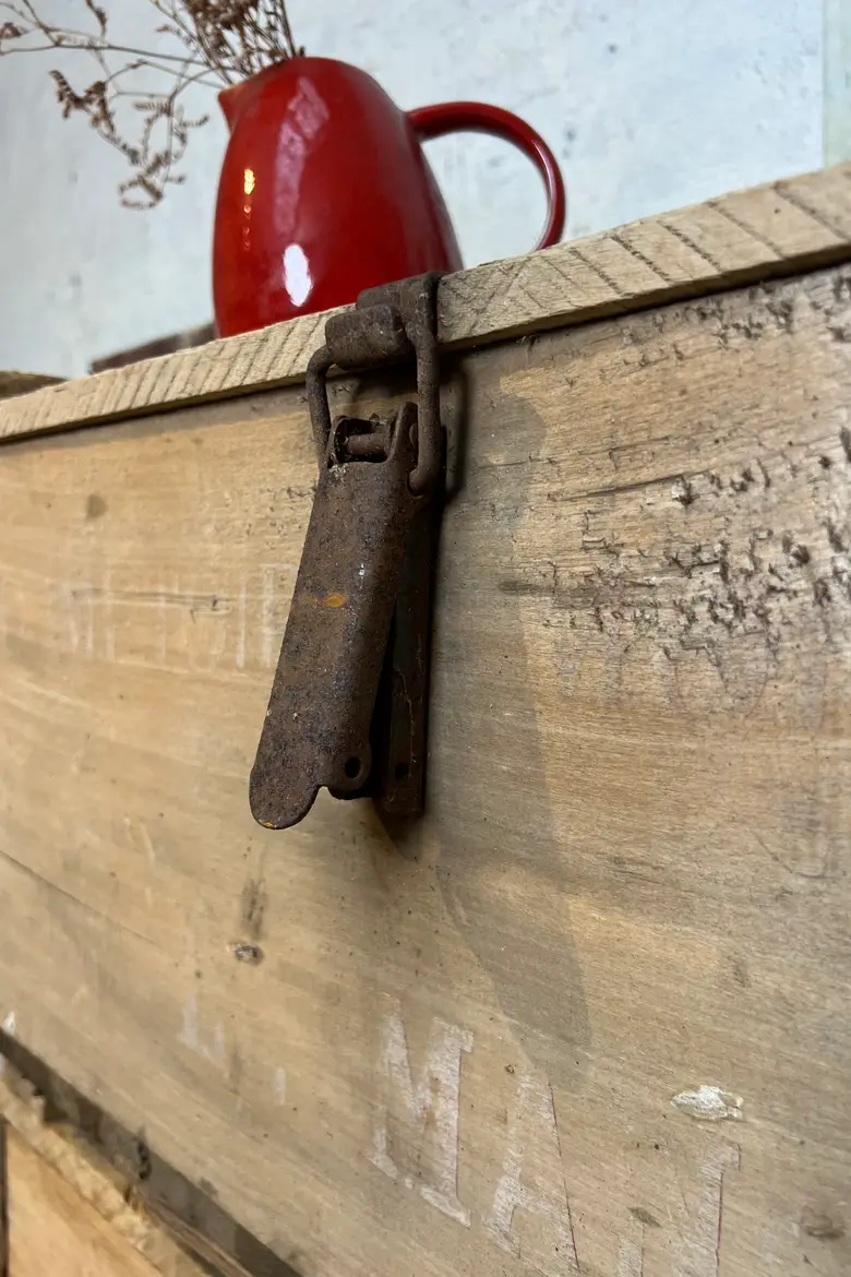 Anciennes caisses de stockage – 1969