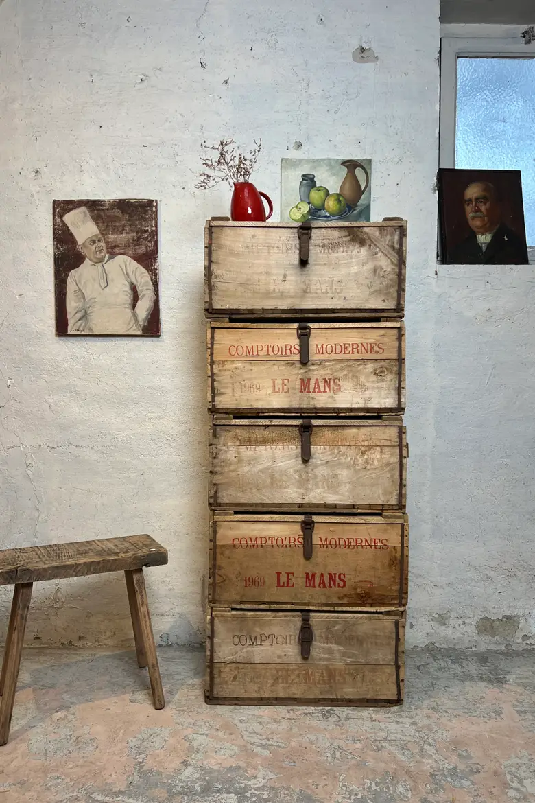 Anciennes caisses de stockage – 1969