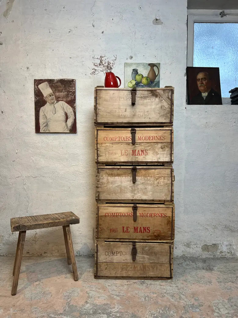 Anciennes caisses de stockage – 1969