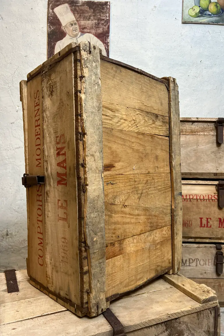 Anciennes caisses de stockage – 1969