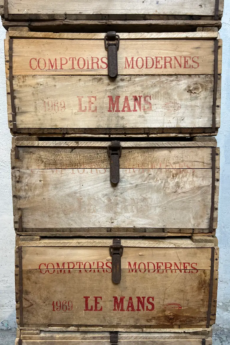 Anciennes caisses de stockage – 1969