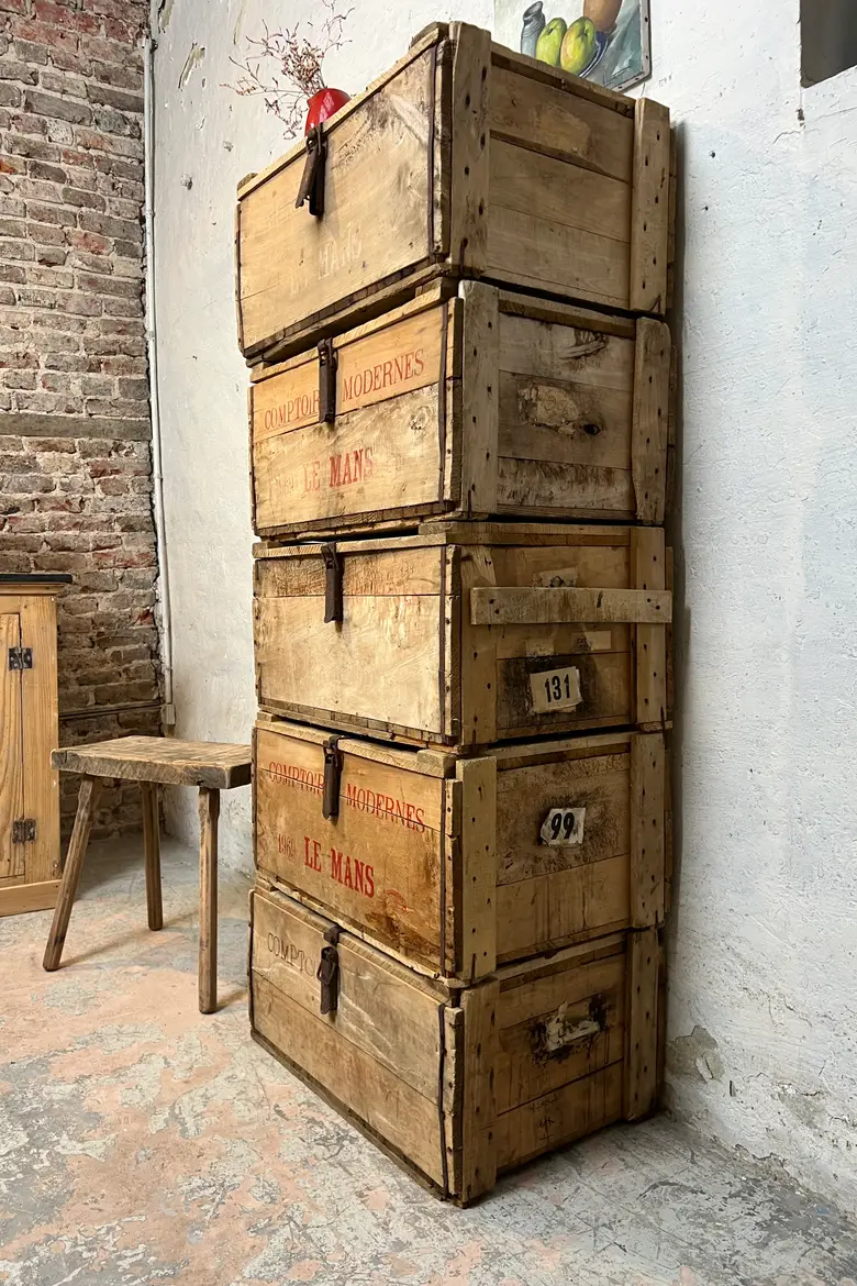 Anciennes caisses de stockage – 1969