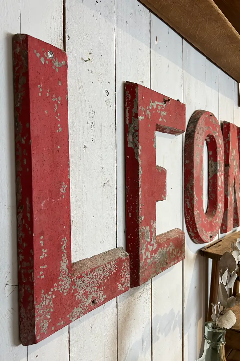 Anciennes lettres d’enseigne en Fibrociment Début XXème