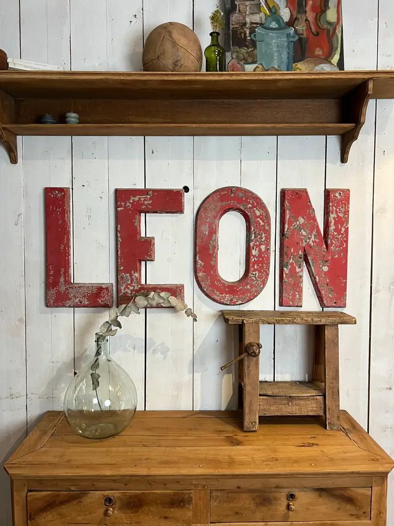 Anciennes lettres d’enseigne en Fibrociment Début XXème