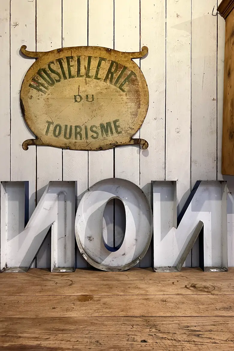 Anciennes lettres d’enseigne en métal 1950