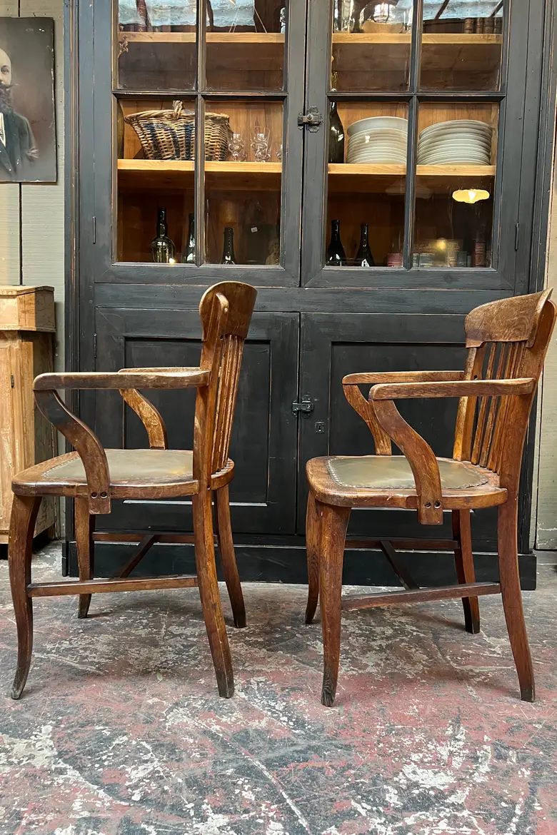 Anciens fauteuils de banque en chêne Début XXème