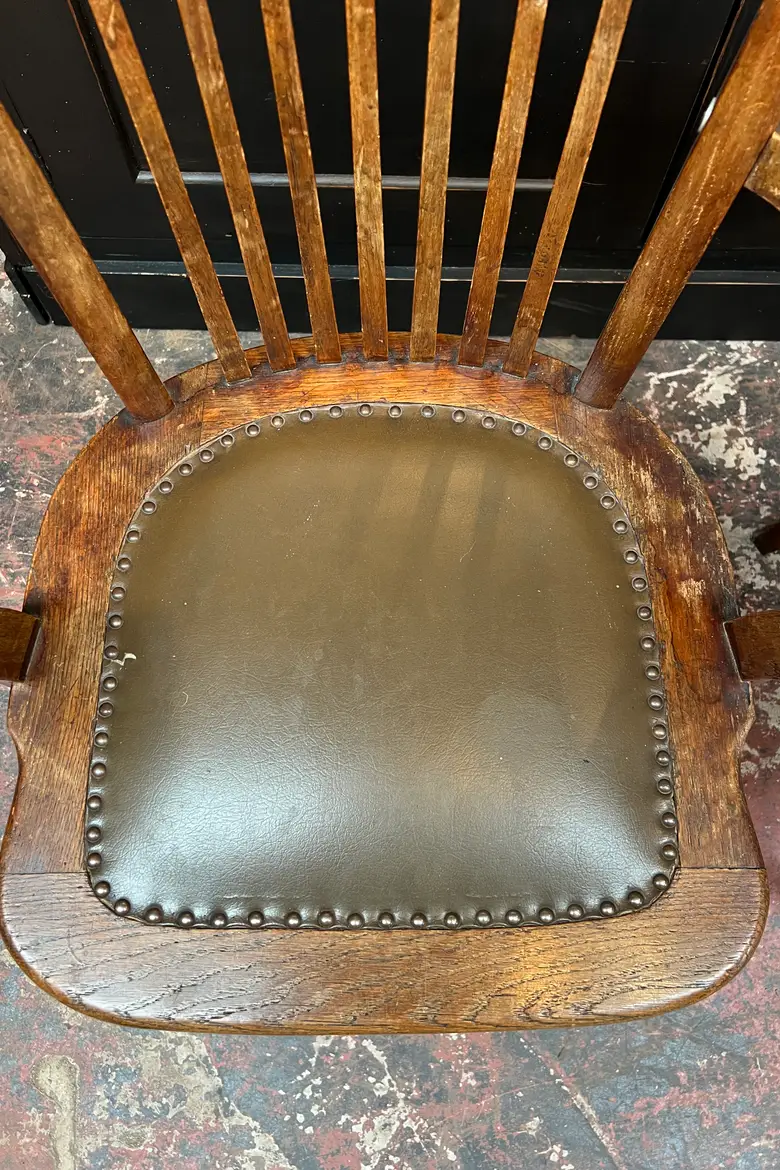 Anciens fauteuils de banque en chêne Début XXème