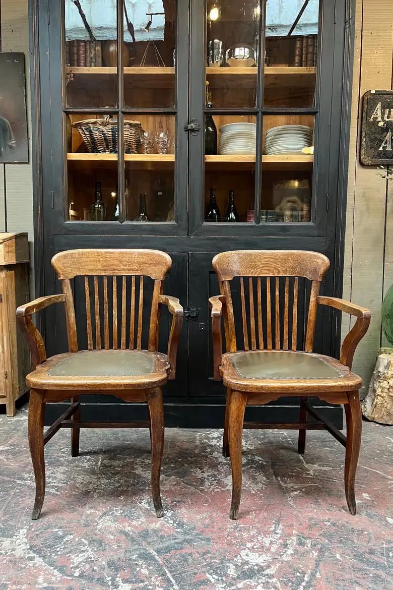 Anciens fauteuils de banque en chêne Début XXème