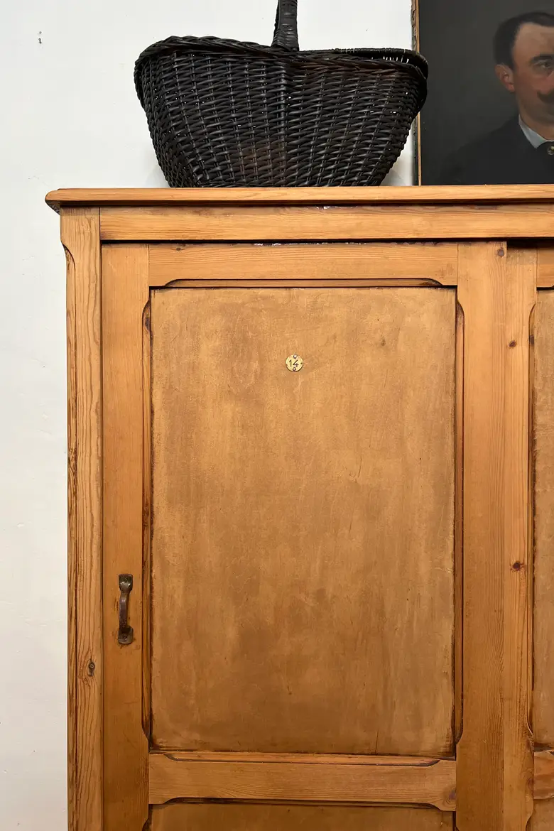 Armoire à portes coulissantes