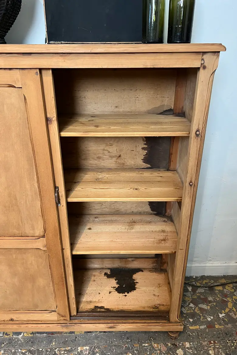 Armoire à portes coulissantes