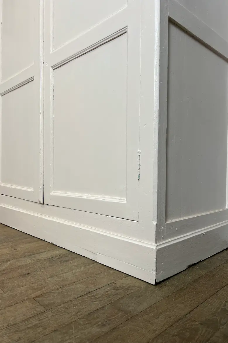 Armoire d’atelier avec des cœurs Début XXème