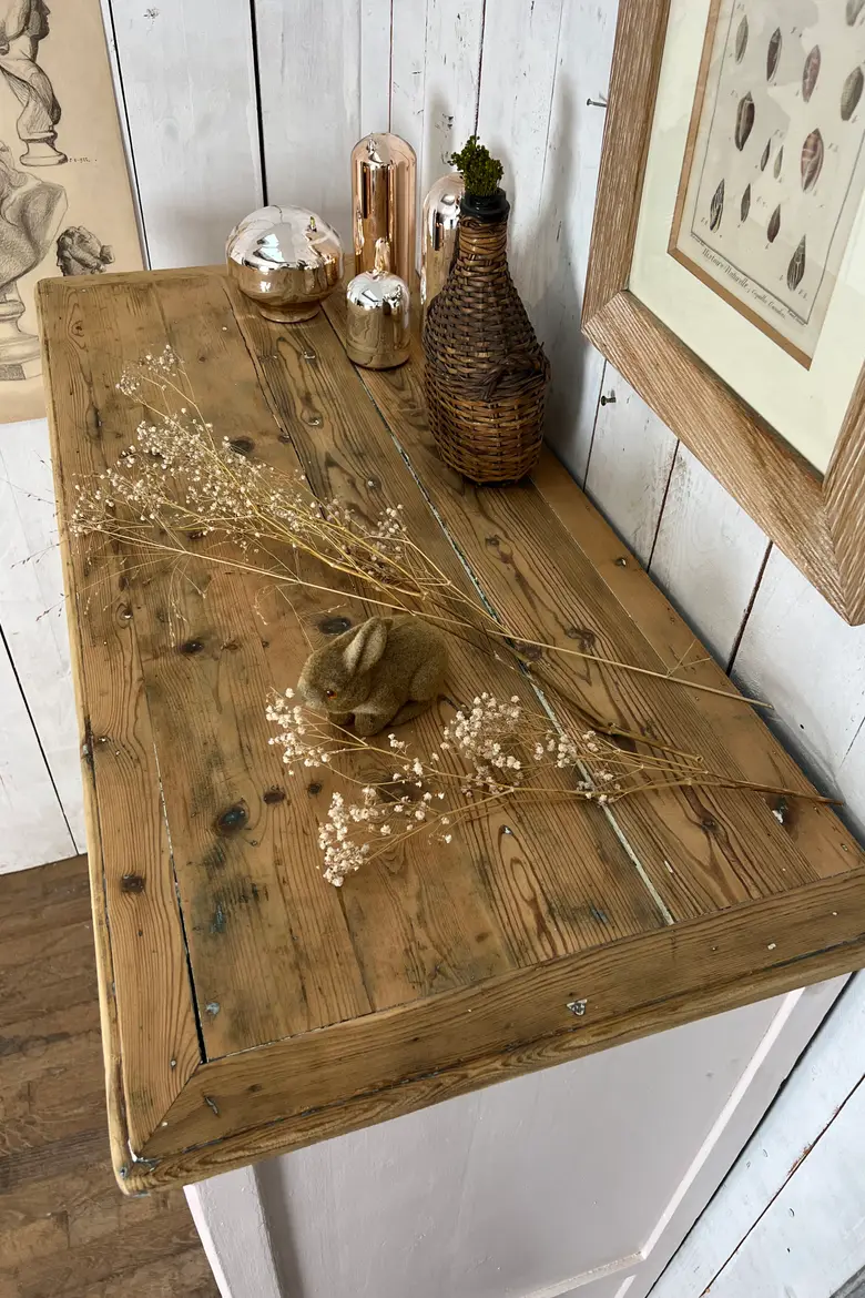 Armoire d’atelier avec des cœurs Début XXème