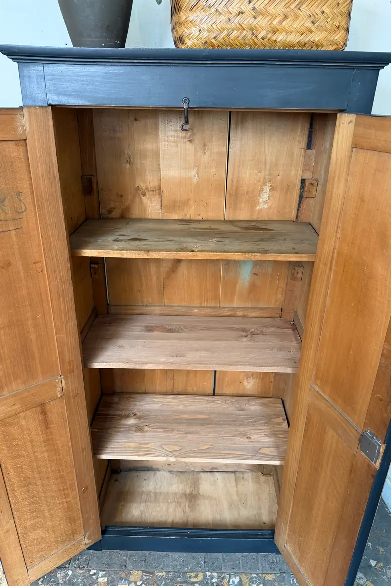 Armoire d’atelier en hêtre – début du 20ᵉ siècle