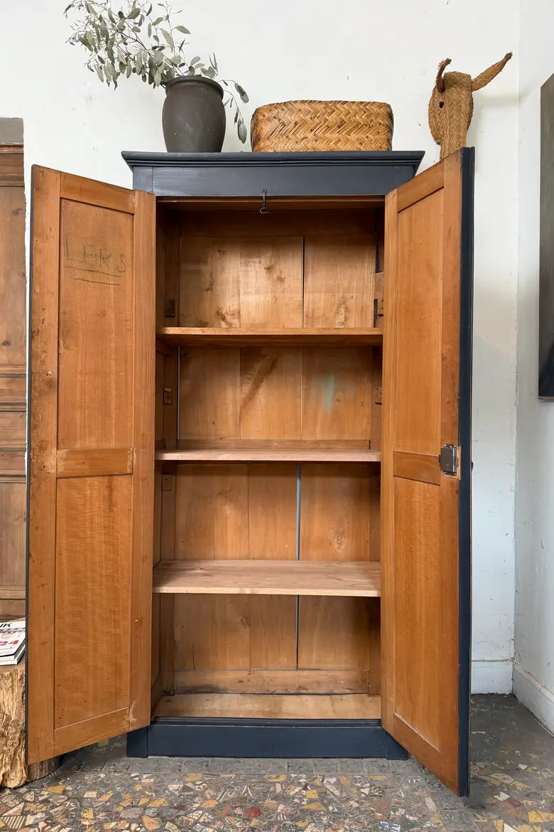 Armoire d’atelier en hêtre – début du 20ᵉ siècle