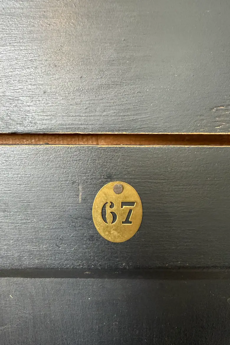 Armoire d’atelier en hêtre – début du 20ᵉ siècle