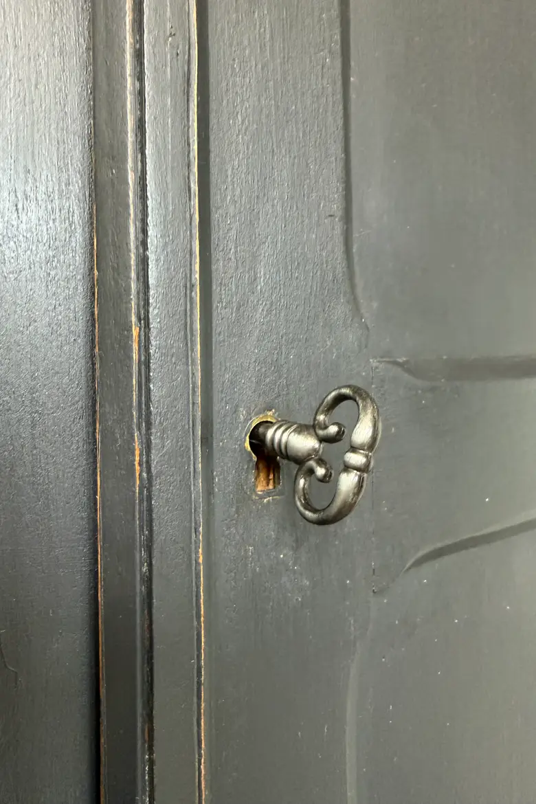 Armoire d’atelier en hêtre – début du 20ᵉ siècle