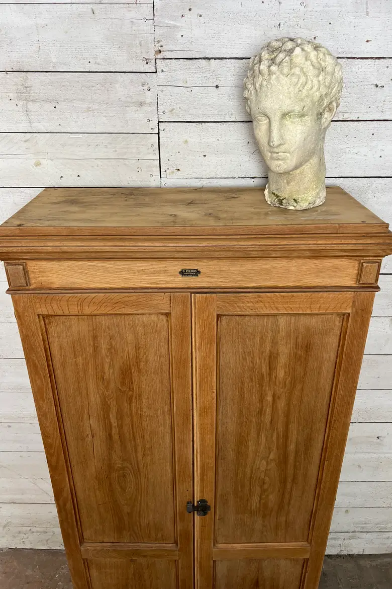Armoire d’école en chêne