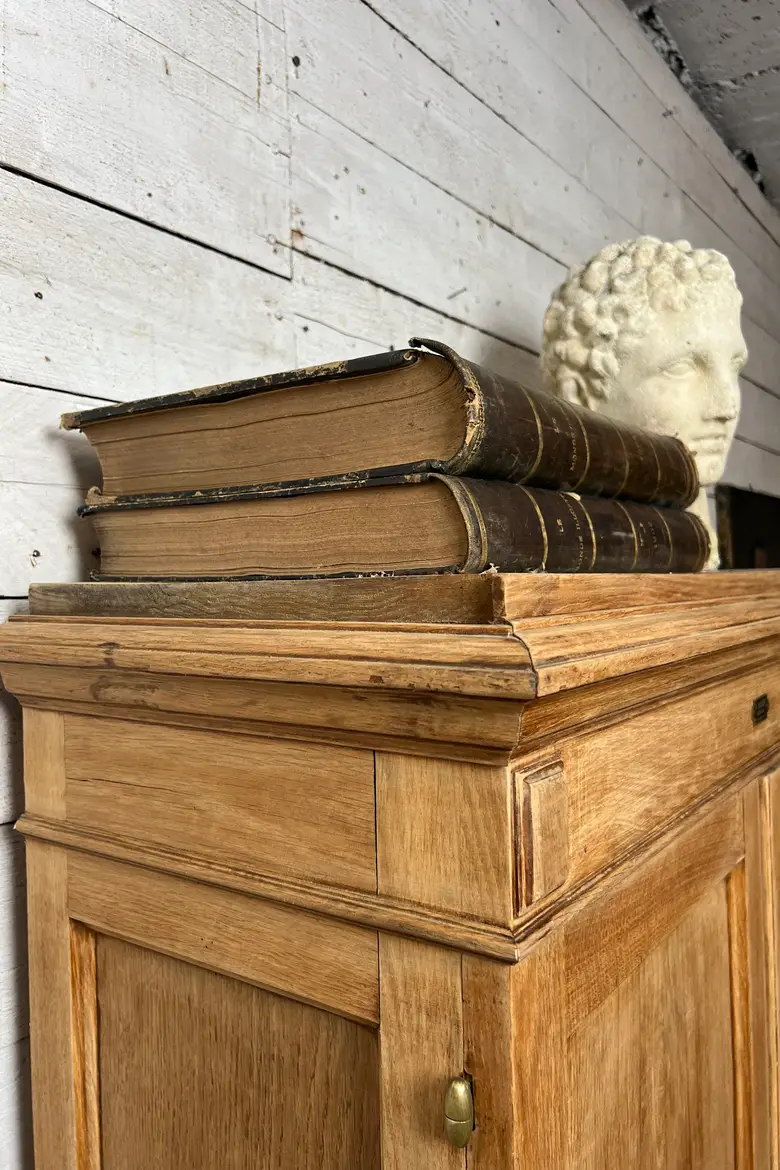 Armoire d’école en chêne