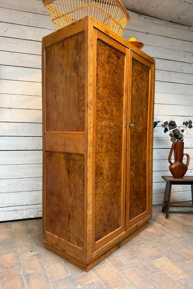 Armoire en loupe d’orme – années 60