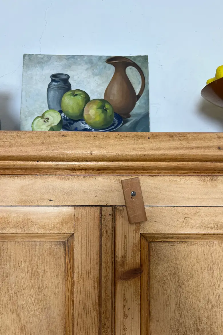 Armoire étroite en hêtre