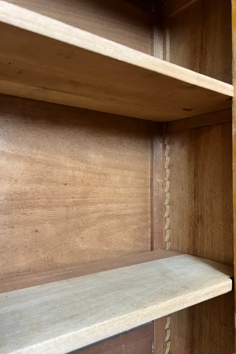 Armoire étroite en hêtre