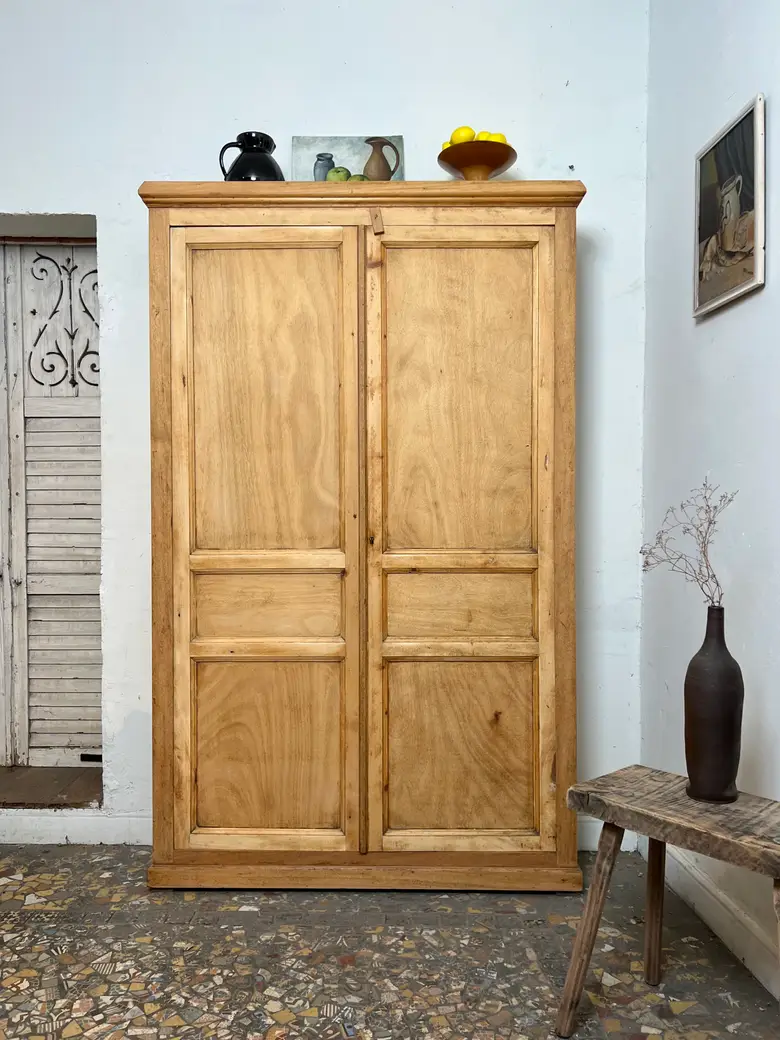 Armoire étroite en hêtre
