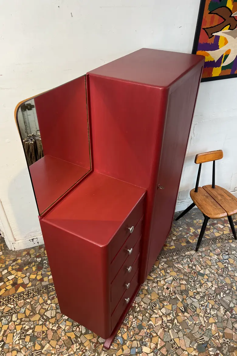 Armoire vintage asymétrique bordeaux