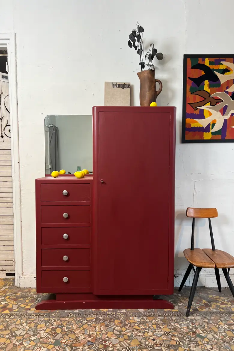Armoire vintage asymétrique bordeaux