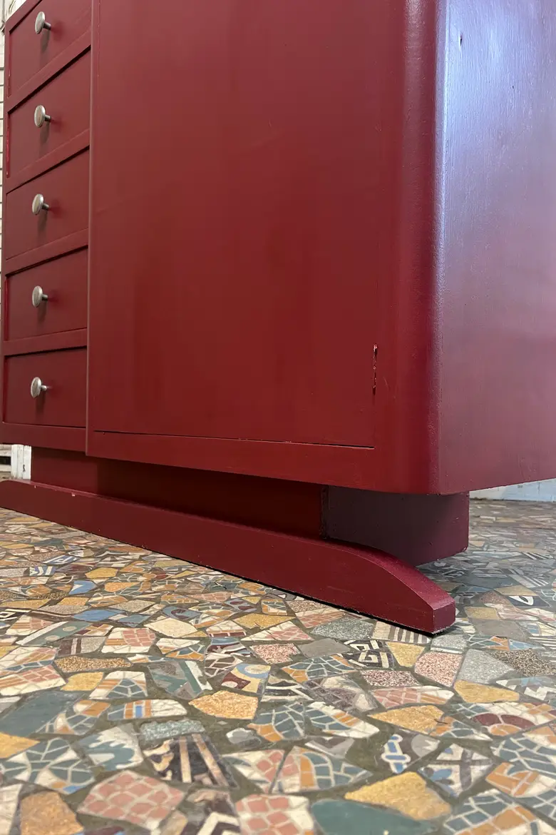 Armoire vintage asymétrique bordeaux
