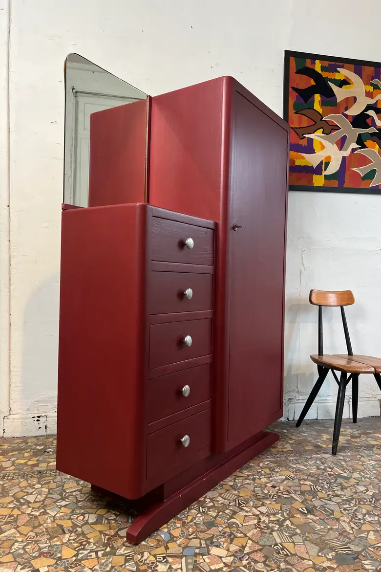 Armoire vintage asymétrique bordeaux