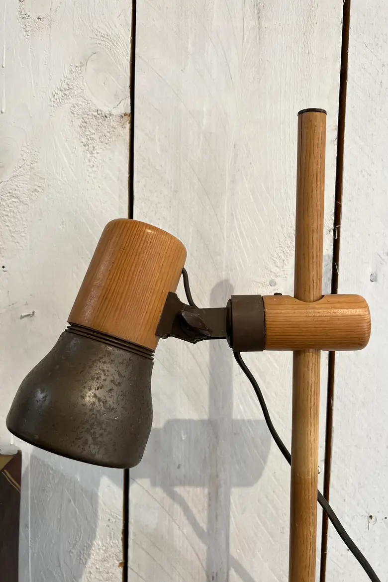 Lampe de bureau minimaliste de la marque « Temde »