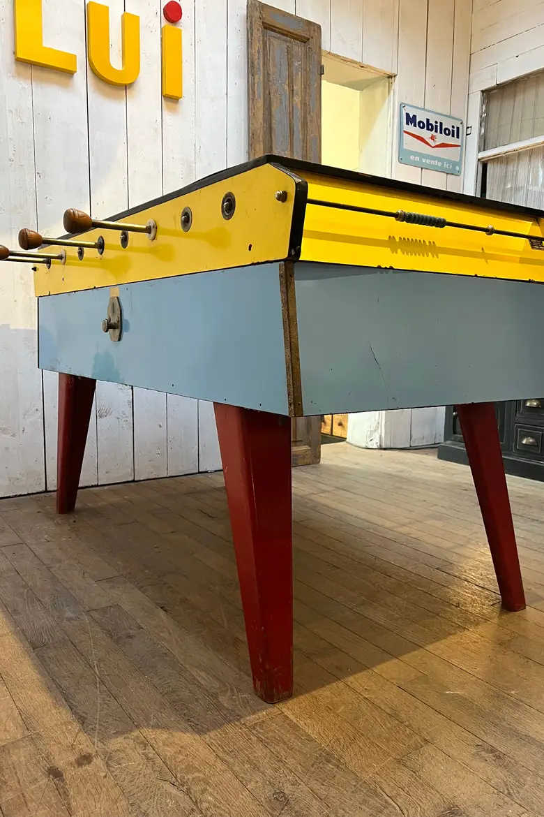 Baby-foot en Formica Années 70