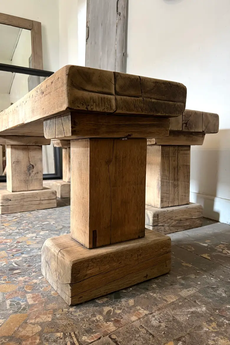 Banc brutaliste en chêne brut Début XXème