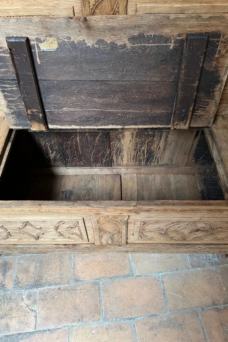 Banc coffre gothique en chêne XIXème