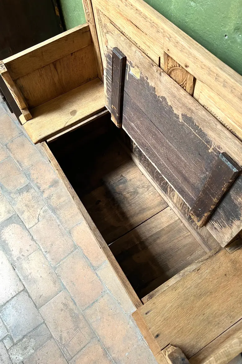 Banc coffre gothique en chêne XIXème