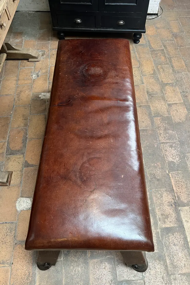 Banc en cuir vintage