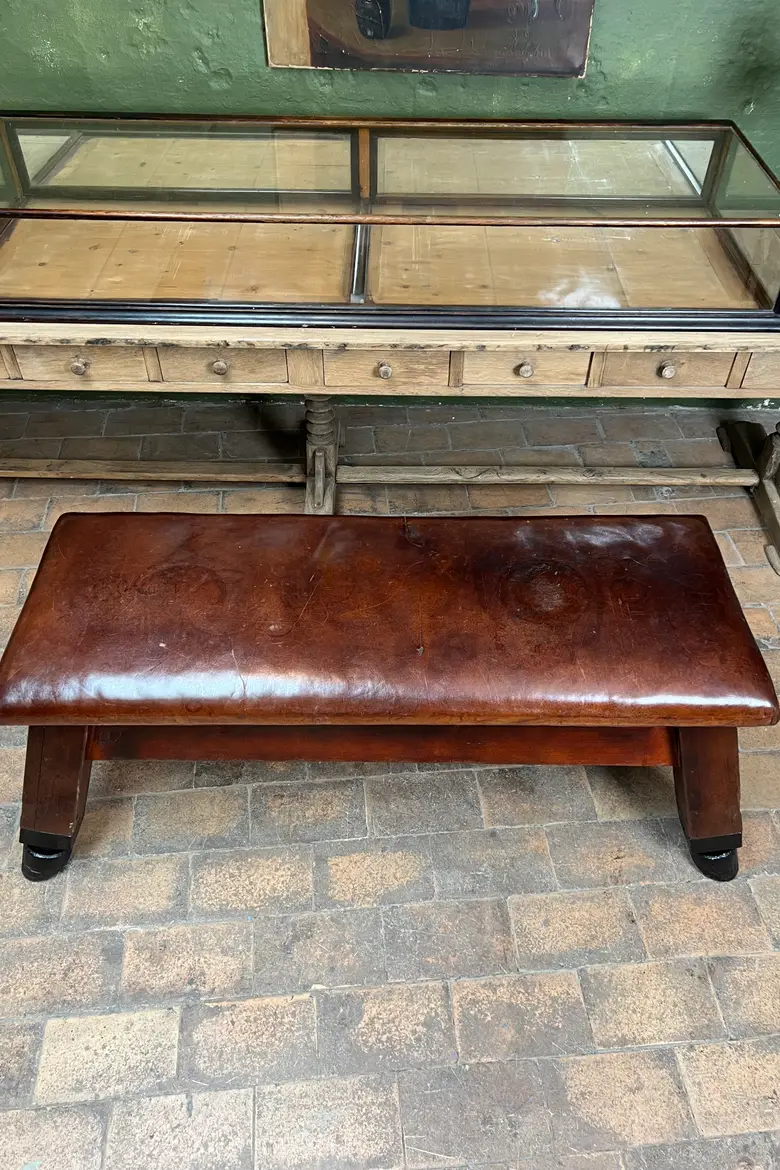Banc en cuir vintage