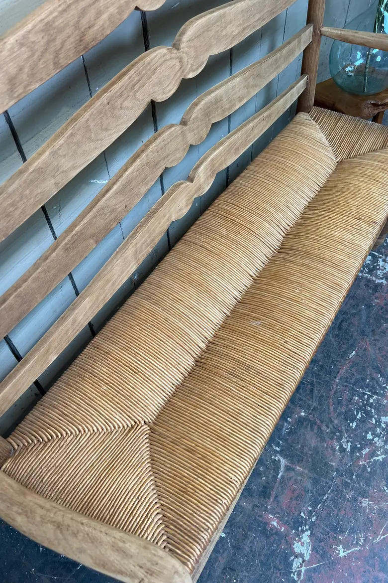 Banquette provençale en chêne et paille